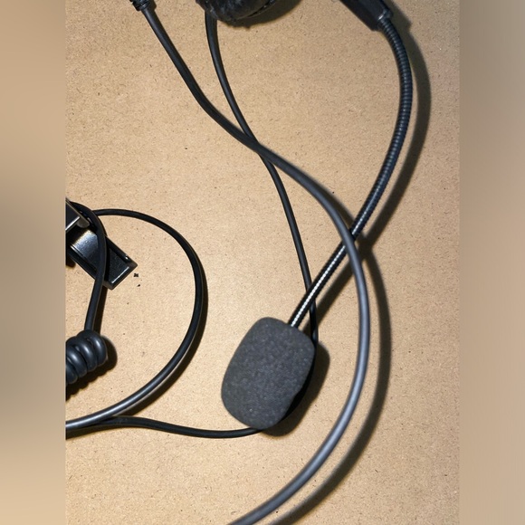 Phone with Keypad Stand and Headset - Picture 6 of 14